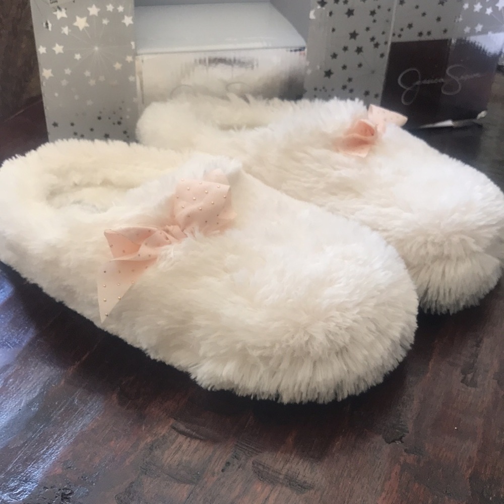 Jessica Simpson Slippers - Picture 3 of 8